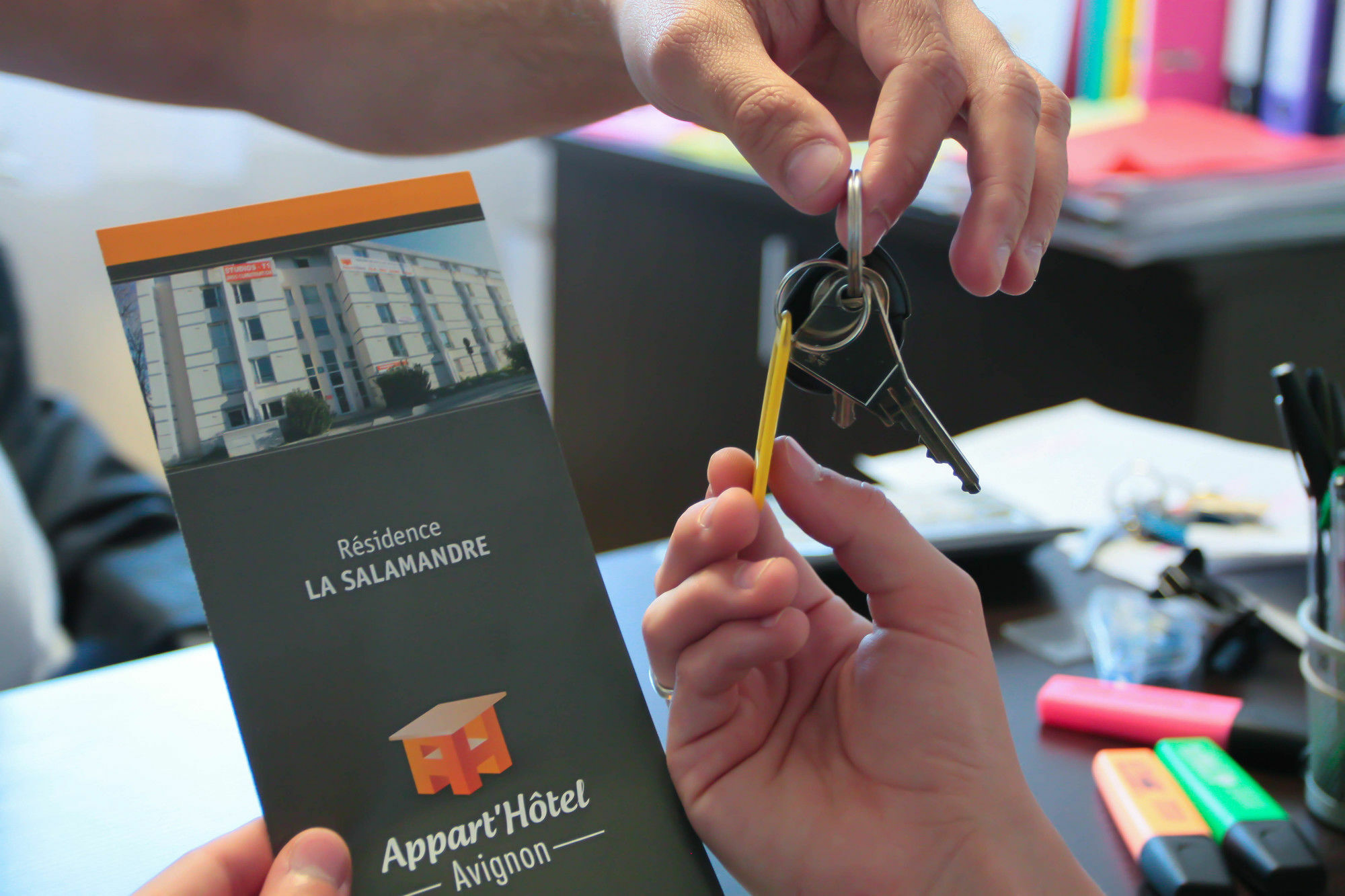 KOSY Appart'Hôtels - La Salamandre Avignon Exterior foto